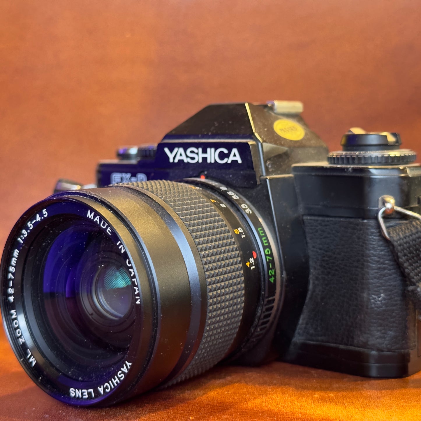 Yashica FXD + 42-75mm F3.5